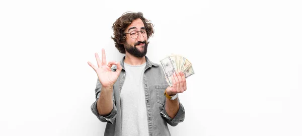 Jovem Louco Legal Homem Com Notas Dólar Contra Parede Branca — Fotografia de Stock