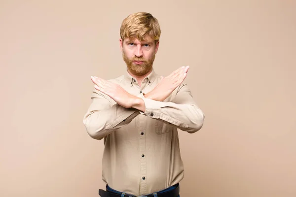 Junger Blonder Mann Der Genervt Und Krank Von Deiner Haltung — Stockfoto