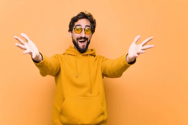 Ung Galen Cool Man Förvånad Eller Chockad Uttryck — Stockfoto