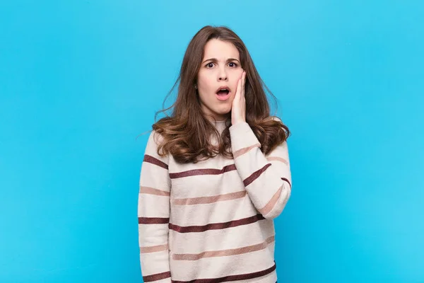 Young Pretty Woman Feeling Shocked Astonished Holding Face Hand Disbelief — Stock Photo, Image