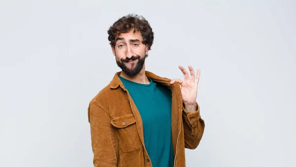 Joven Hombre Guapo Buscando Arrogante Exitoso Positivo Orgulloso Apuntando Mismo — Foto de Stock