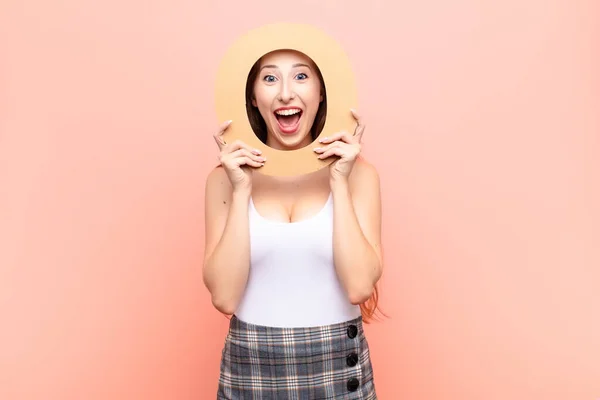 Yound Blonde Woman Excited Happy Joyful Holding Letter Alphabet Form — Stock Photo, Image