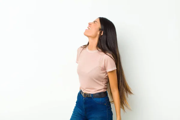 Young Pretty Latin Woman Screaming Furiously Shouting Aggressively Looking Stressed — Stock Photo, Image