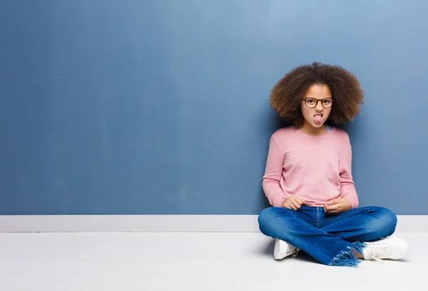 Afrikanisch Amerikanisches Kleines Mädchen Fühlt Sich Angewidert Und Irritiert Streckt — Stockfoto