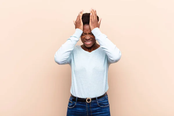 Joven Bastante Negro Mujersintiéndose Estresado Ansioso Deprimido Frustrado Con Dolor —  Fotos de Stock