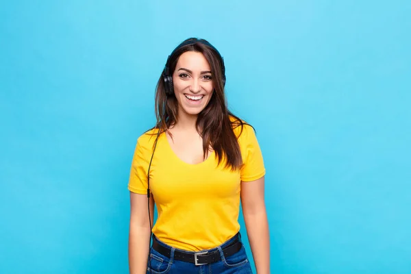 Jovem Bonita Mulher Olhando Feliz Agradavelmente Surpreso Animado Com Uma — Fotografia de Stock