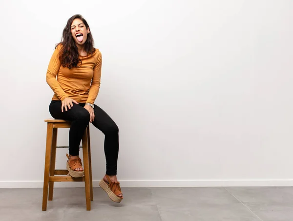 Jovem Mulher Bonita Sentindo Mal Com Uma Dor Garganta Sintomas — Fotografia de Stock