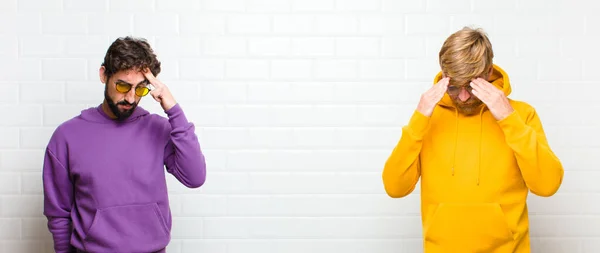 Homens Jovens Cool Olhando Estressado Frustrado Trabalhando Sob Pressão Com — Fotografia de Stock