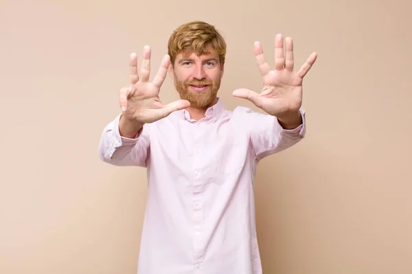 Jonge Blonde Man Glimlachen Kijken Vriendelijk Tonen Nummer Negen Negende — Stockfoto