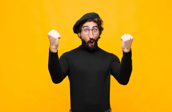 Jeune Artiste Français Célébrant Succès Incroyable Comme Gagnant Air Excité — Photo