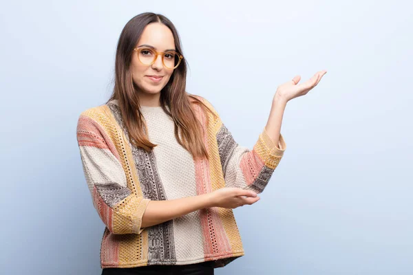 Young Pretty Woman Smiling Proudly Confidently Feeling Happy Satisfied Showing — Stock Photo, Image