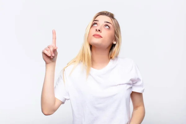 Young Pretty Blonde Woman Smiling Cheerfully Happily Pointing Upwards One — Stock Photo, Image