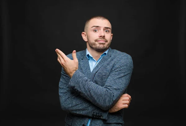 Junger Geschäftsmann Fühlt Sich Verwirrt Und Ahnungslos Fragt Sich Nach — Stockfoto