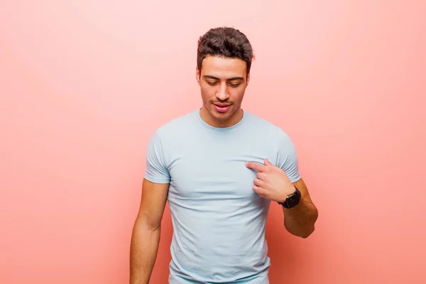 Young Arabian Man Smiling Cheerfully Casually Looking Downwards Pointing Chest — Stock Photo, Image