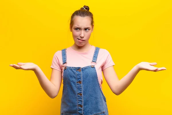 Young Blonde Pretty Girl Shrugging Dumb Crazy Confused Puzzled Expression — Stock Photo, Image