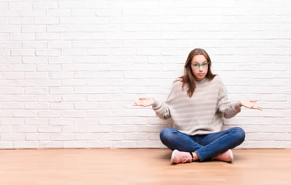 Young Blonde Pretty Girl Feeling Puzzled Confused Unsure Correct Answer — Stock Photo, Image