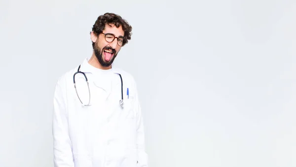 Jovem Médico Homem Com Atitude Alegre Despreocupado Rebelde Brincando Furando — Fotografia de Stock