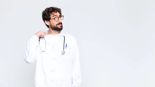 Jovem Médico Homem Sentindo Estressado Ansioso Cansado Frustrado Puxando Pescoço — Fotografia de Stock