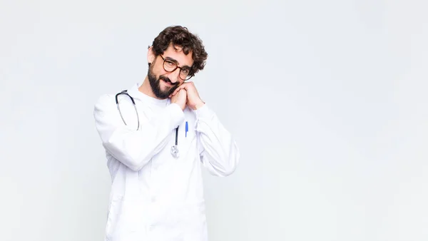 Joven Doctor Hombre Sintiéndose Amor Buscando Lindo Adorable Feliz Sonriendo — Foto de Stock