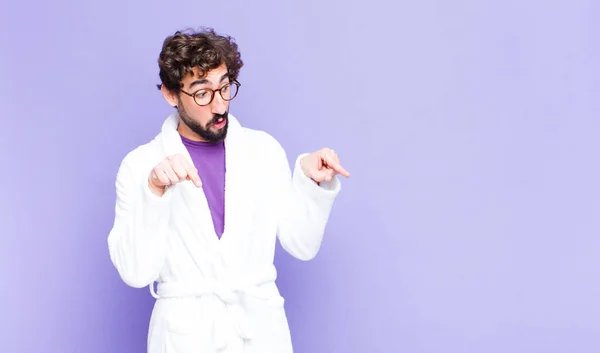 Young Bearded Man Wearing Bathrobe Open Mouth Pointing Downwards Both — Stock Photo, Image