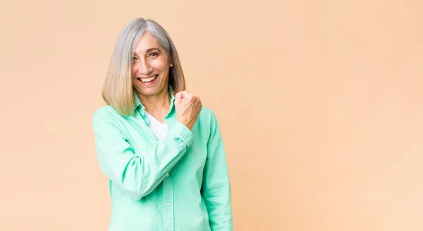 Middle Age Cool Woman Feeling Happy Positive Successful Motivated Facing — Stock Photo, Image