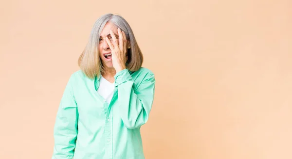 Mujer Fresca Mediana Edad Que Siente Aburrida Frustrada Soñolienta Después —  Fotos de Stock