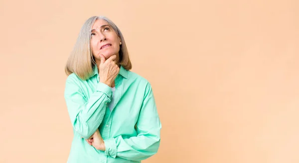 Middle Age Cool Woman Thinking Feeling Doubtful Confused Different Options — Stock Photo, Image