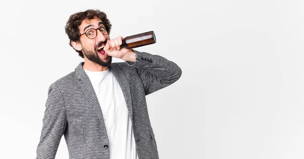 Joven Loco Barbudo Hombre Negocios Teniendo Una Cerveza — Foto de Stock