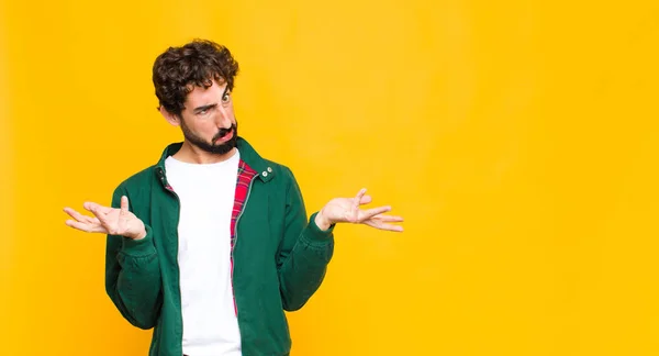 Young Crazy Bearded Man Shrugging Dumb Crazy Confused Puzzled Expression — Stock Photo, Image