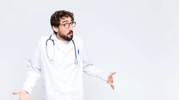 Junger Arzt Der Sich Ratlos Und Verwirrt Fühlt Keine Ahnung — Stockfoto