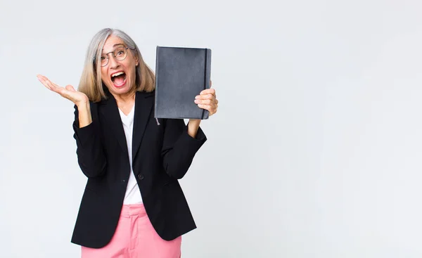 Middle Age Businesswoman Notebook — Stock Photo, Image