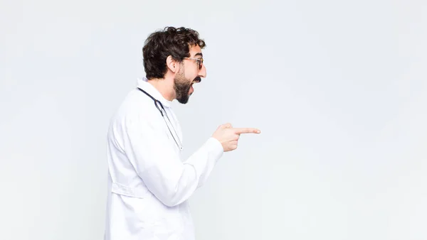 Young Crazy Bearded Doctor Man Copy Space Wall — Stock Photo, Image