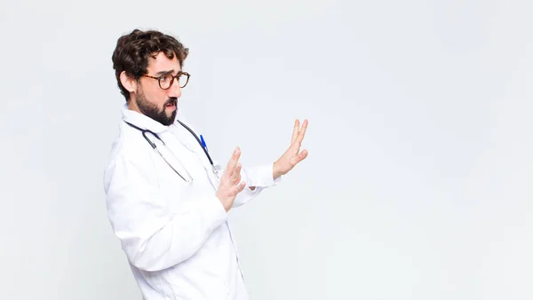Young Crazy Bearded Doctor Man Copy Space Wall — Stock Photo, Image
