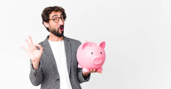 Jong Gek Baard Zakenman Met Een Spaarvarken Bank — Stockfoto