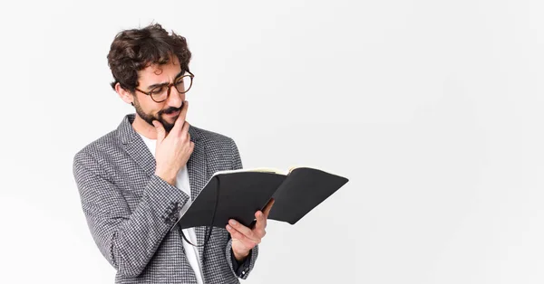 Jovem Louco Barbudo Homem Com Caderno — Fotografia de Stock