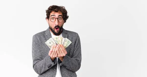 Jovem Louco Barbudo Homem Com Notas Dólar — Fotografia de Stock