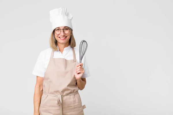 Hübsche Bäckerin Mittleren Alters — Stockfoto