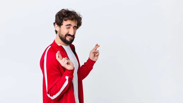 Joven Barbudo Vista Posterior Del Hombre Sonriendo Ansiosamente Cruzando Ambos — Foto de Stock