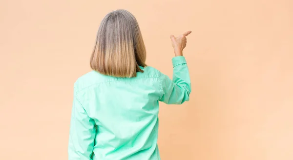 Middle Age Cool Woman Standing Pointing Object Copy Space Rear — Stock Photo, Image