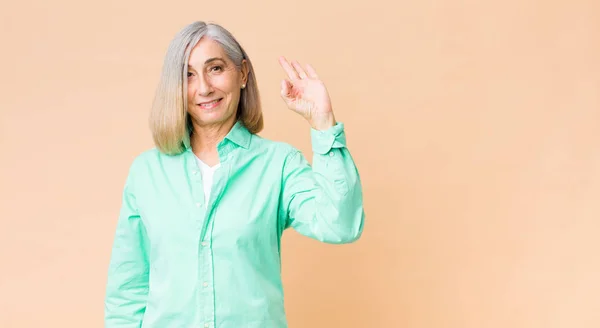 Middle Age Cool Woman Feeling Happy Relaxed Satisfied Showing Approval — Stock Photo, Image