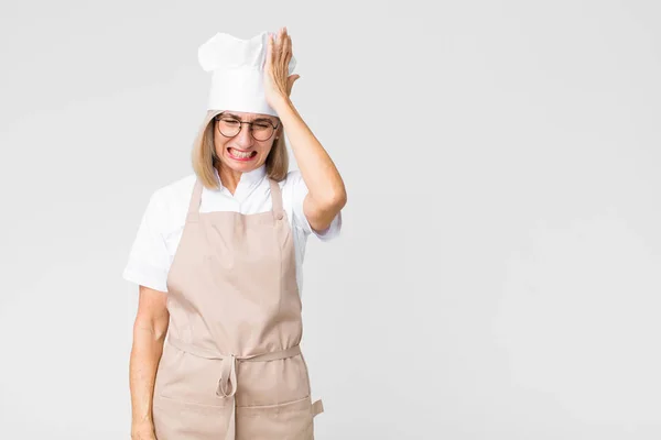 Middle Age Baker Woman Raising Palm Forehead Thinking Oops Making — Stock fotografie
