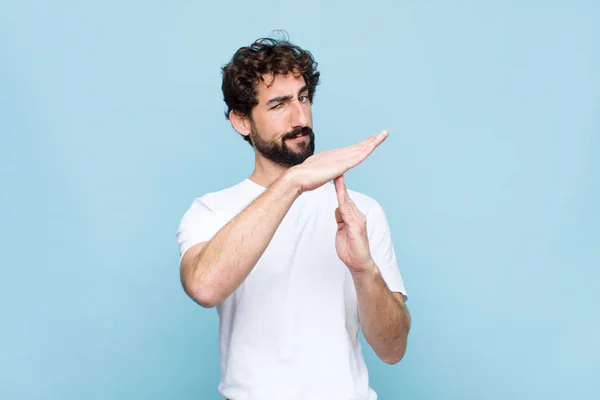 Jong Gek Baardman Zoek Serieus Streng Boos Ontevreden Waardoor Tijd — Stockfoto