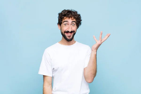 Jovem Louco Barbudo Homem Sentindo Feliz Surpreso Alegre Sorrindo Com — Fotografia de Stock