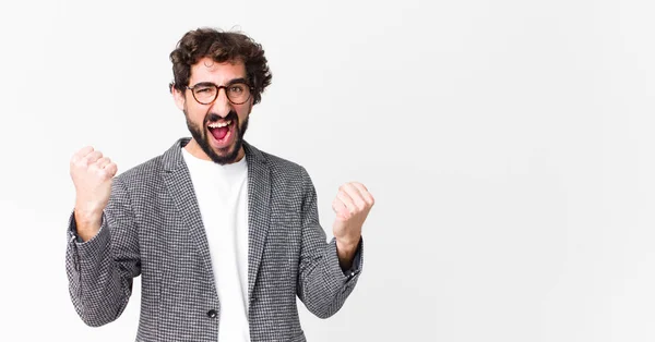 Giovane Uomo Affari Pazzo Sentirsi Felice Sorpreso Orgoglioso Gridando Celebrando — Foto Stock