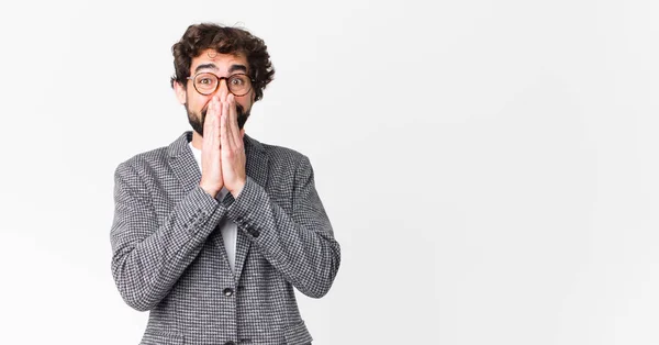 Joven Loco Hombre Negocios Feliz Emocionado Sorprendido Sorprendido Cubriendo Boca — Foto de Stock