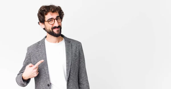 Jovem Empresário Louco Olhando Orgulhoso Confiante Feliz Sorrindo Apontando Para — Fotografia de Stock