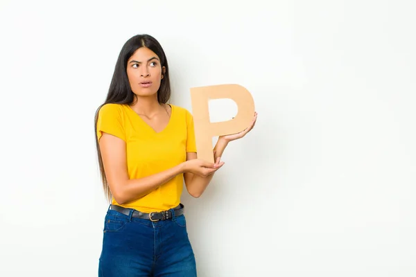 Young Latin Pretty Woman Surprised Shocked Amazed Holding Letter Alphabet — Stock Photo, Image