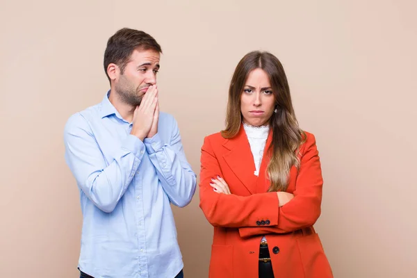 Young Pretty Couple Beige Flat Wall — Stock Photo, Image