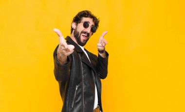 Genç yakışıklı müzisyen. Rock 'n Roll konsepti