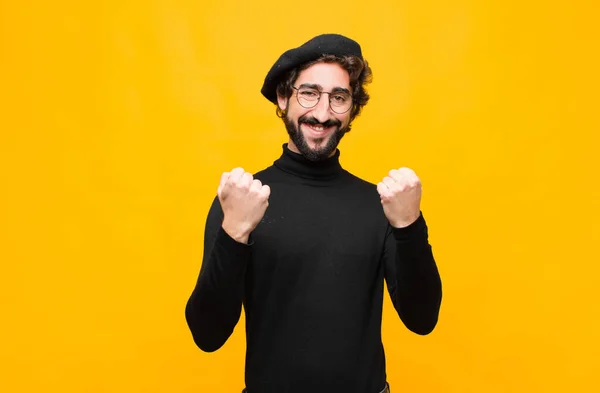 Jong Frans Kunstenaar Man Schreeuwen Triomfantelijk Lachen Het Gevoel Blij — Stockfoto